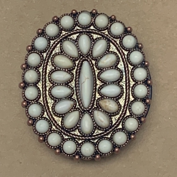 Tipi Other - Oval Concho Detail Pop Up phone Accessory Phone Grip Squash Blossom White